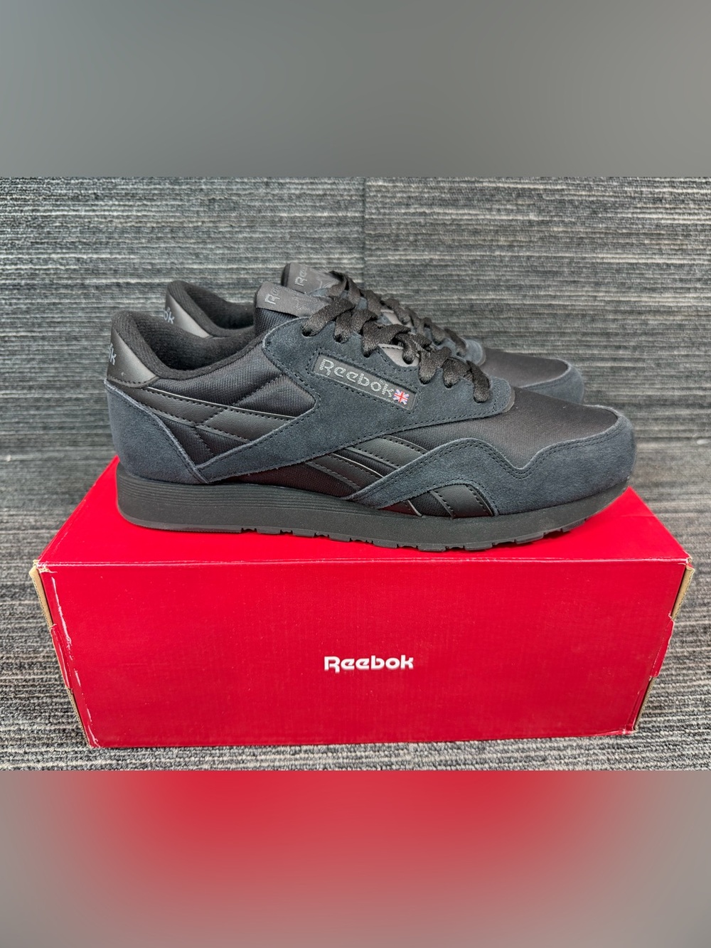 Reebok Classic Nylon Black Low-Top w/Suede Running Shoes  Men’s 10.5 New